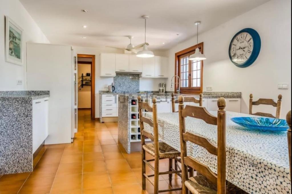 La Calma Espectacular Villa Con Jardin Y Piscina En Menorca サルガール エクステリア 写真